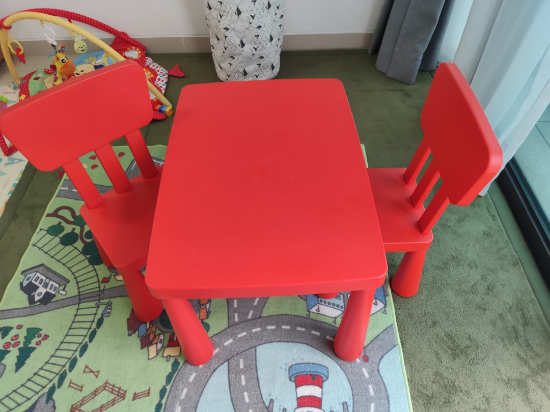 Ikea mammut table and discount chairs