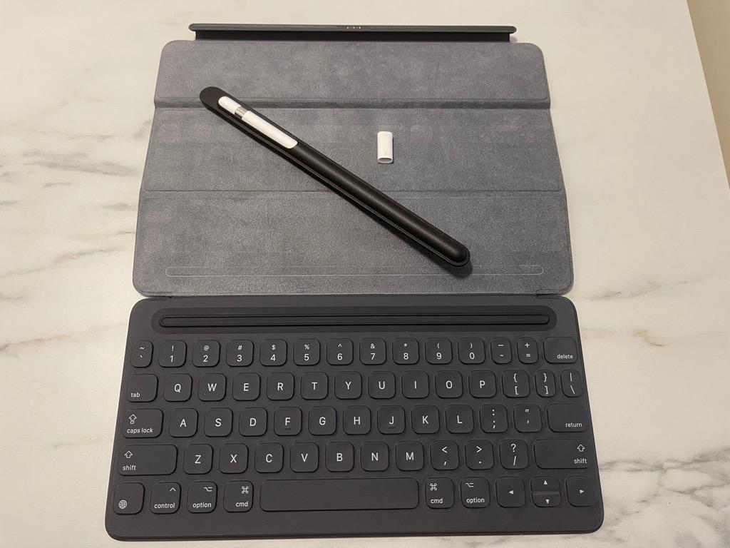 iPad Pro (10.5-inch) 2017 WiFi 256GB Space Gray + Smart Keyboard Cover and  Apple Pencil 1st Gen.