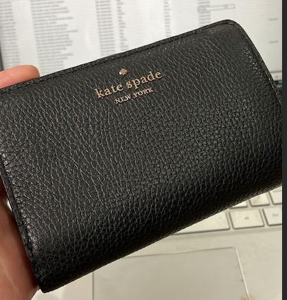 Kate Spade Medium Leila Wallet, Women's Fashion, Bags & Wallets, Purses &  Pouches on Carousell