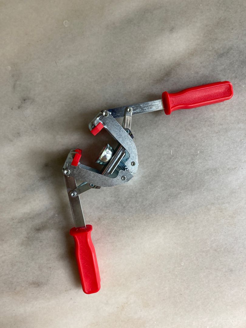 Manual Bottle Capper tool, Furniture & Home Living, Kitchenware