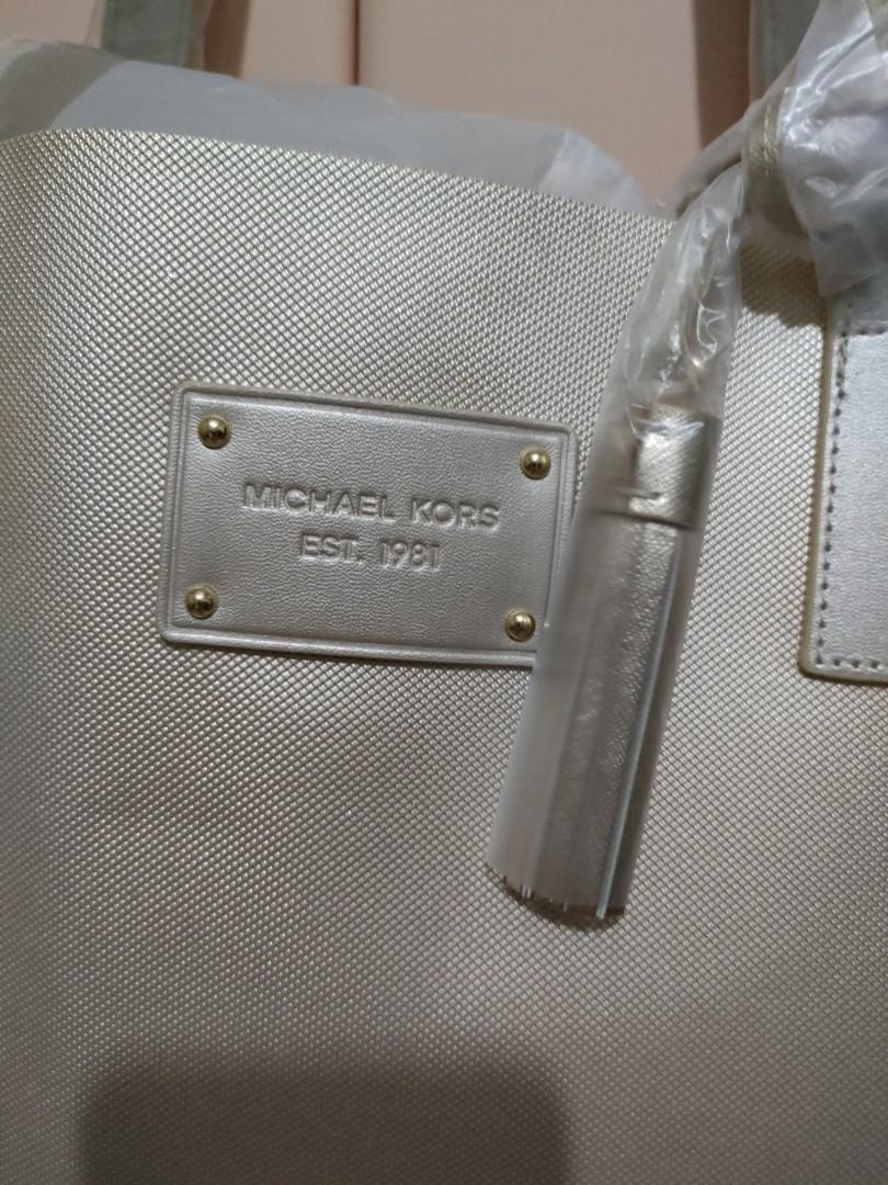 Michael Kors Glamorous Tote Bag Women s Fashion Bags Wallets Tote Bags on Carousell