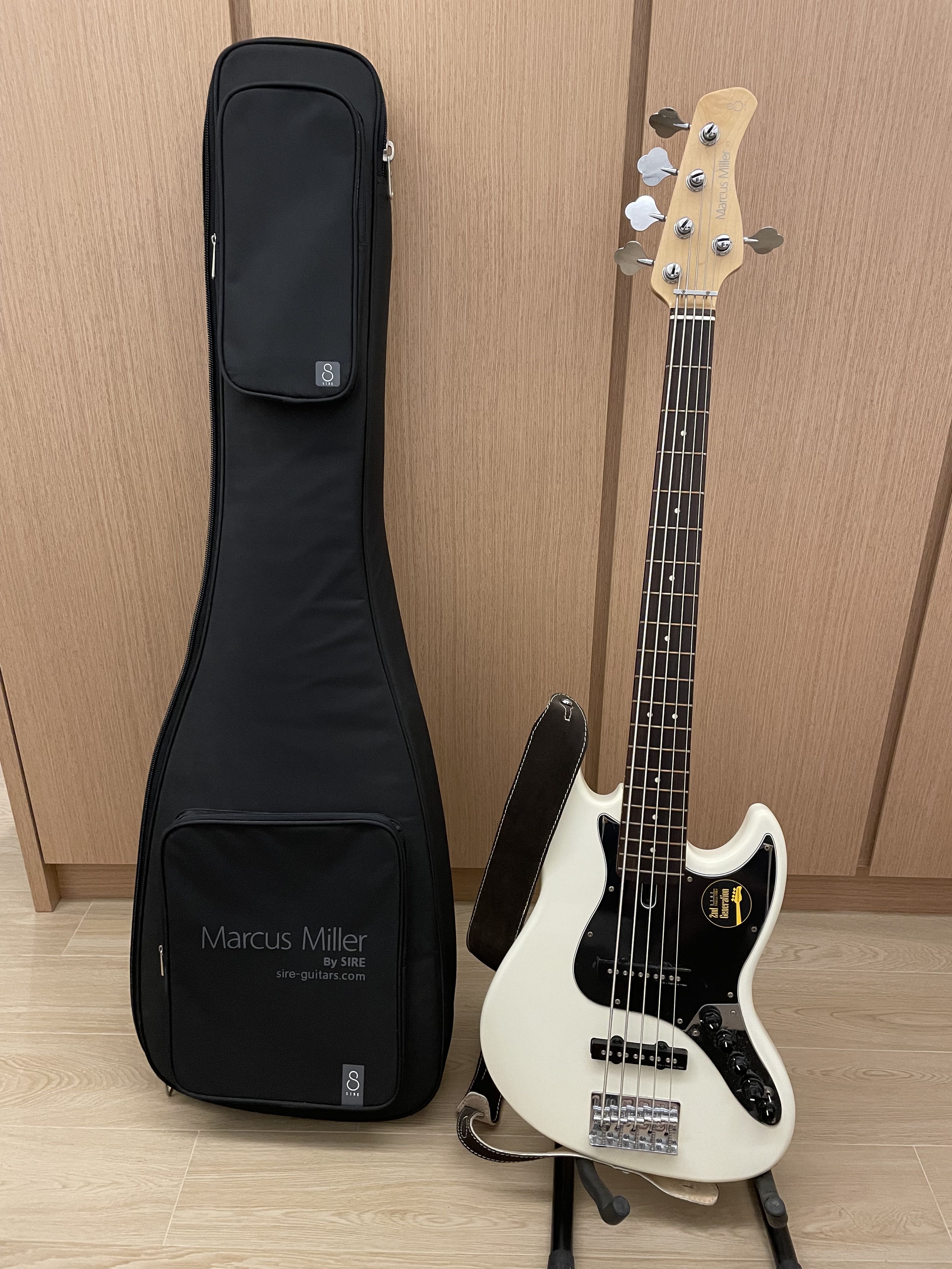 Sire shop bass case