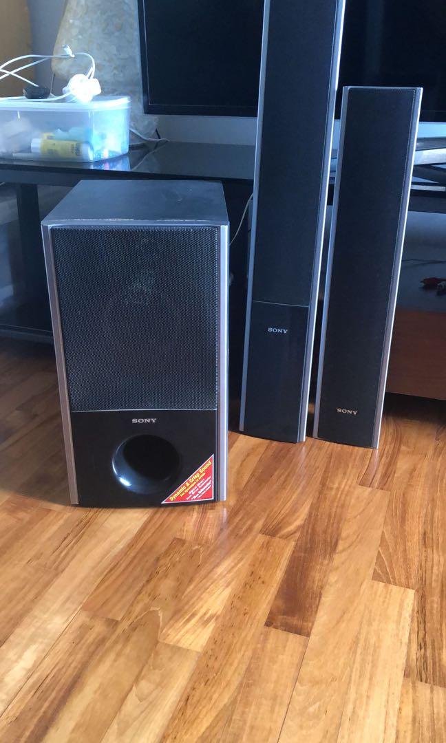 Sony Home theatre 5 speakers + woofer + DVD player with USB port and