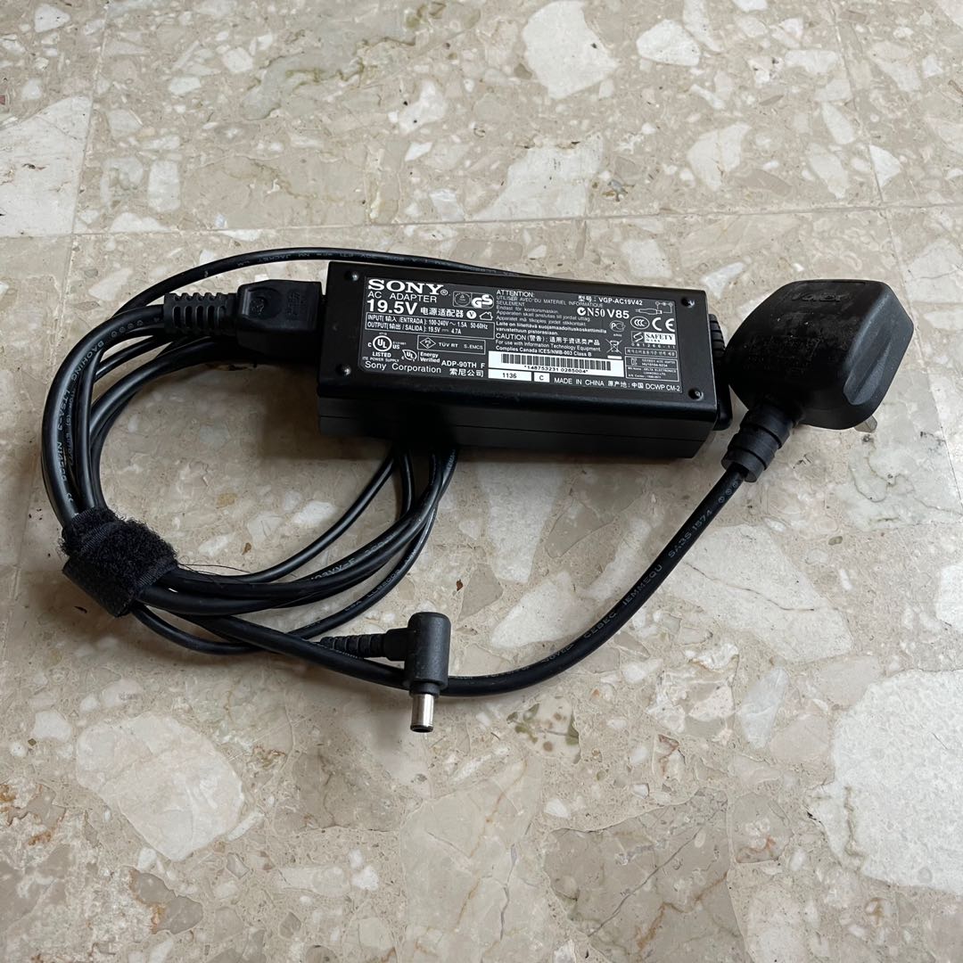 Sony Vaio laptop charger round port, Computers & Tech, Parts