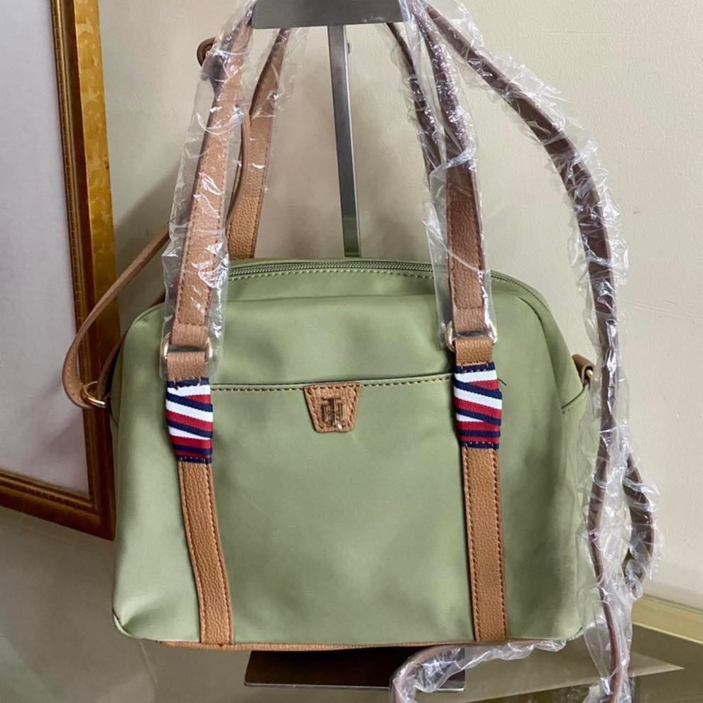 Analytisk sikkert skade Tommy hilfiger Green tote with sling, Women's Fashion, Bags & Wallets,  Cross-body Bags on Carousell