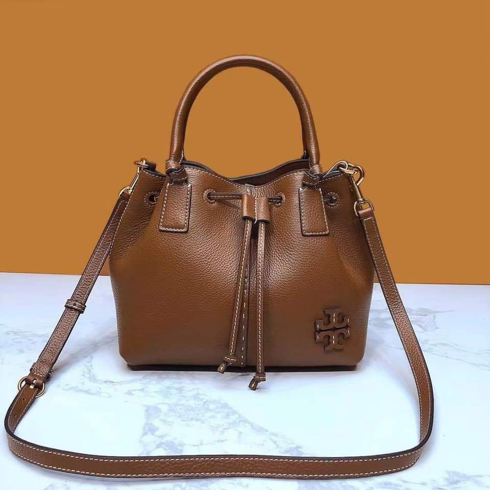 Tory Burch Small Mcgraw Drawstring Satchel, Women's Fashion, Bags &  Wallets, Cross-body Bags on Carousell