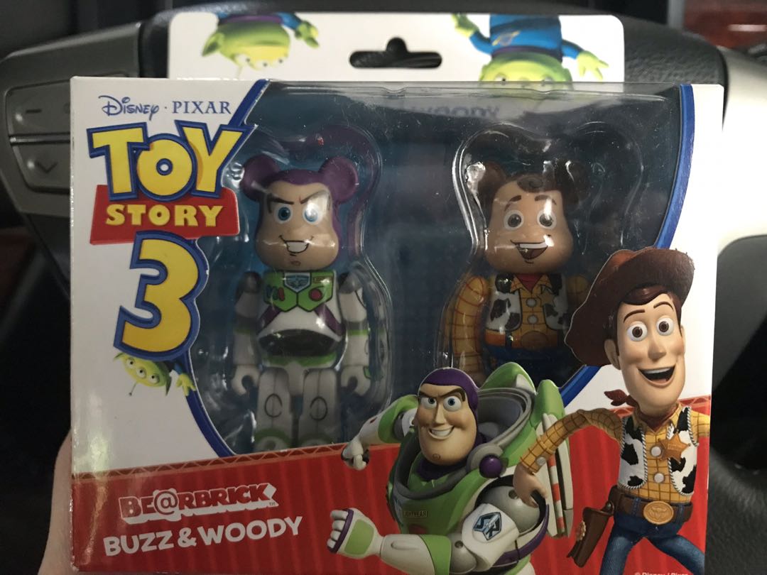Toy Story Bearbrick 100% Woody Buzz, 興趣及遊戲, 玩具& 遊戲類 