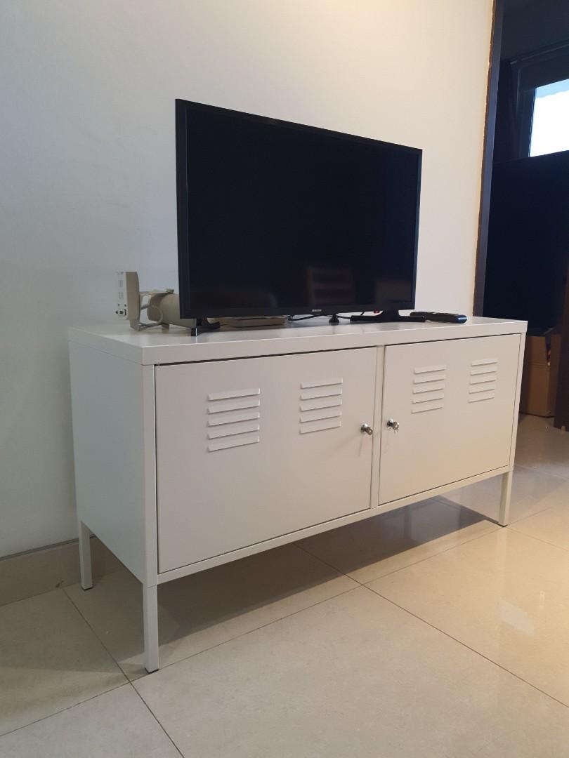 TV shelf (Category: Shelves, Cabinets & Racks) located in Singapore. Submitted by ibn (Listing ID 1134929607, Image 1). Description: L 118 x W 40 x H 63 As new, metallic white, self collection..