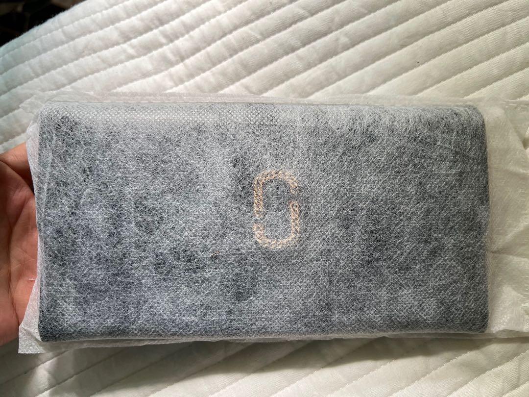 Wallet (Category: Purses & Pouches) located in Singapore. Submitted by xbmm444 (Listing ID 1134847836, Image 6). Description: .