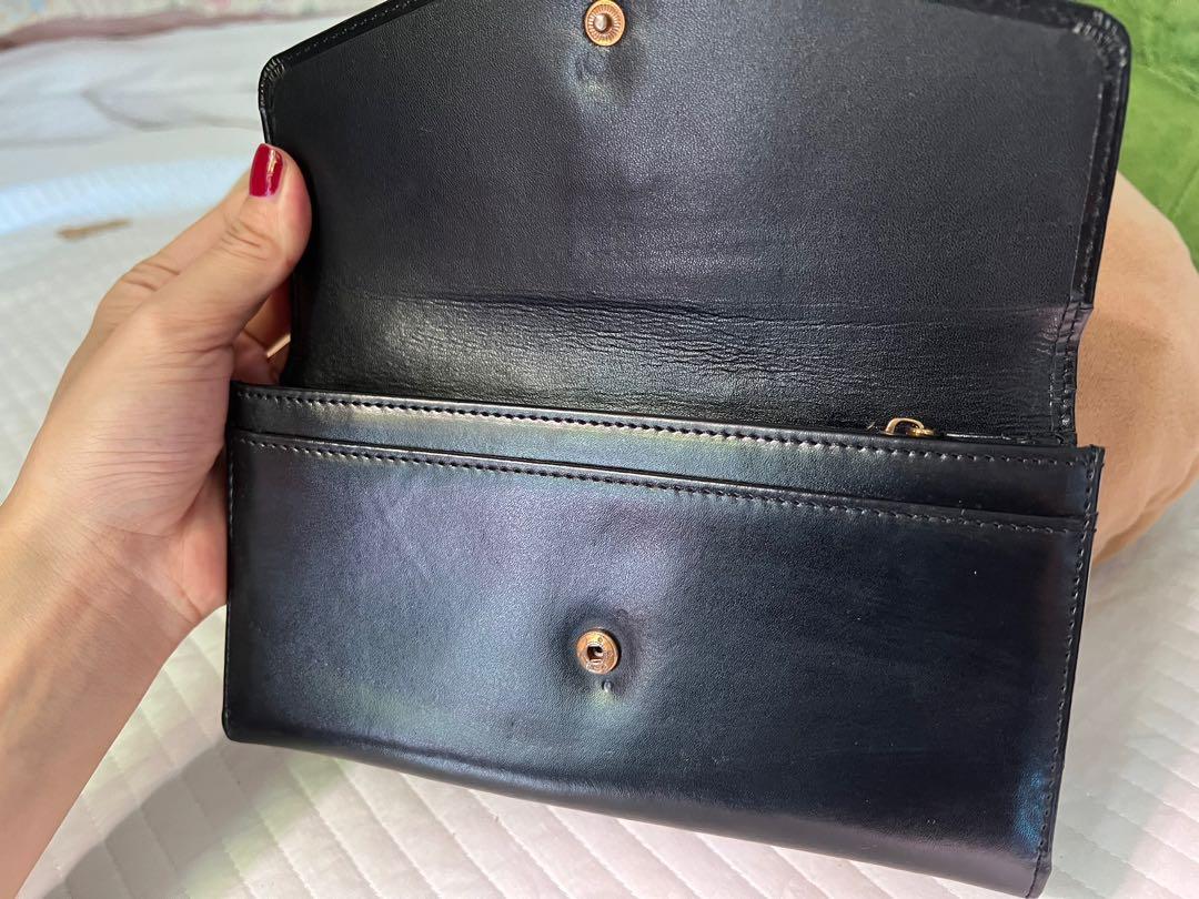 Wallet (Category: Purses & Pouches) located in Singapore. Submitted by xbmm444 (Listing ID 1134847836, Image 3). Description: .