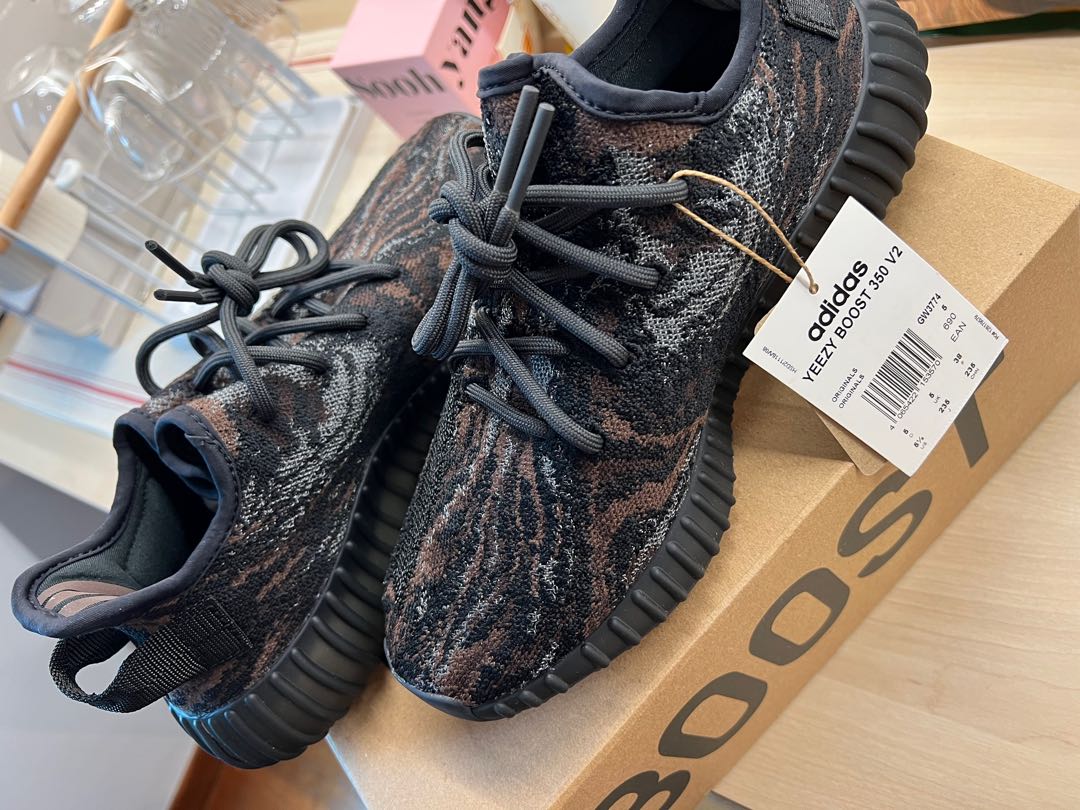 UK5 Yeezy Boost 350 V2 Mx Rock, Women's Fashion, Footwear, Sneakers on  Carousell