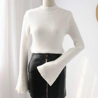 White turtleneck discount with bell sleeves