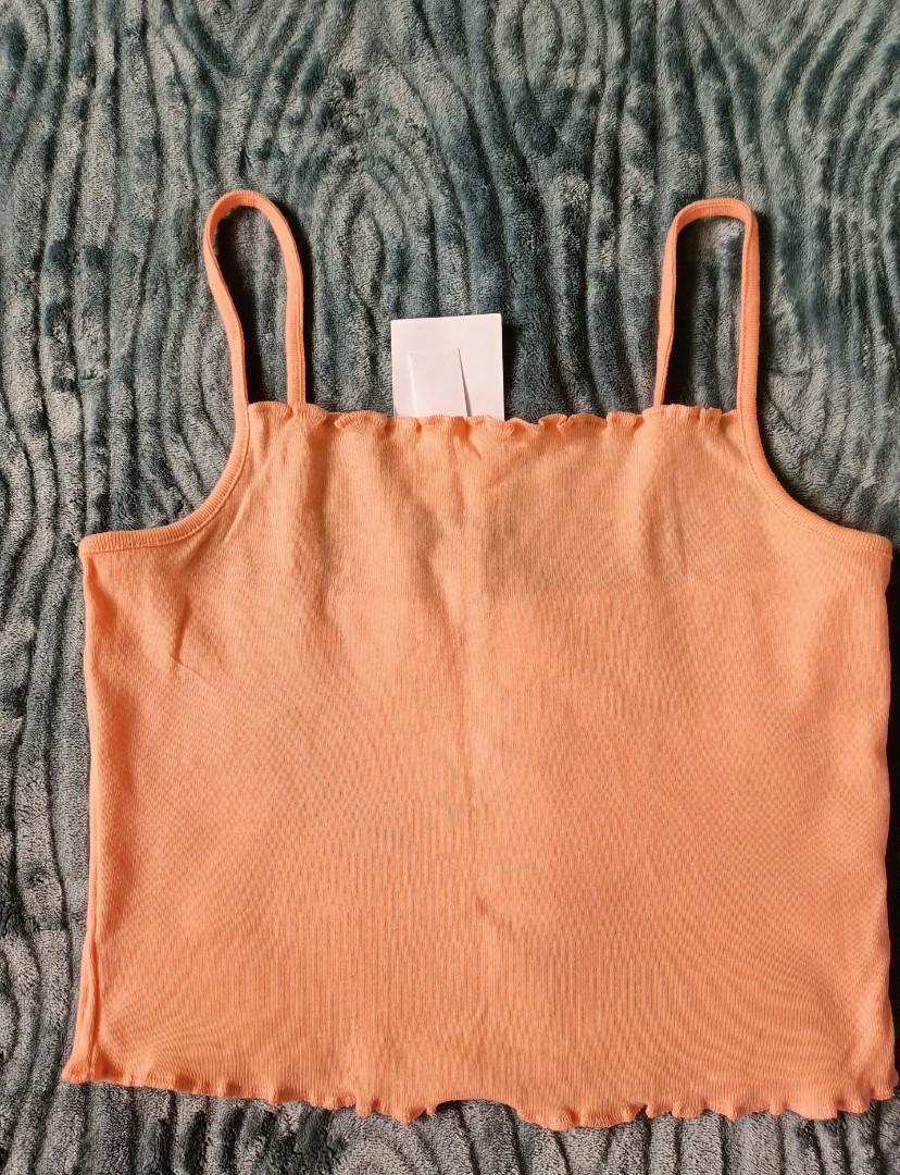 Brandnew H&M crop top (Category: Sleeveless) located in Pasig City. Submitted by encorepreve (Listing ID 1138691075, Image 1). Description: Brandnew with Tag Authentic , 💯.