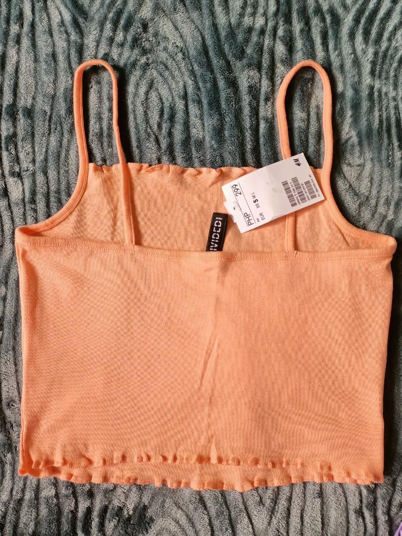 Brandnew H&M crop top (Category: Sleeveless) located in Pasig City. Submitted by encorepreve (Listing ID 1138691075, Image 2). Description: Brandnew with Tag Authentic , 💯.