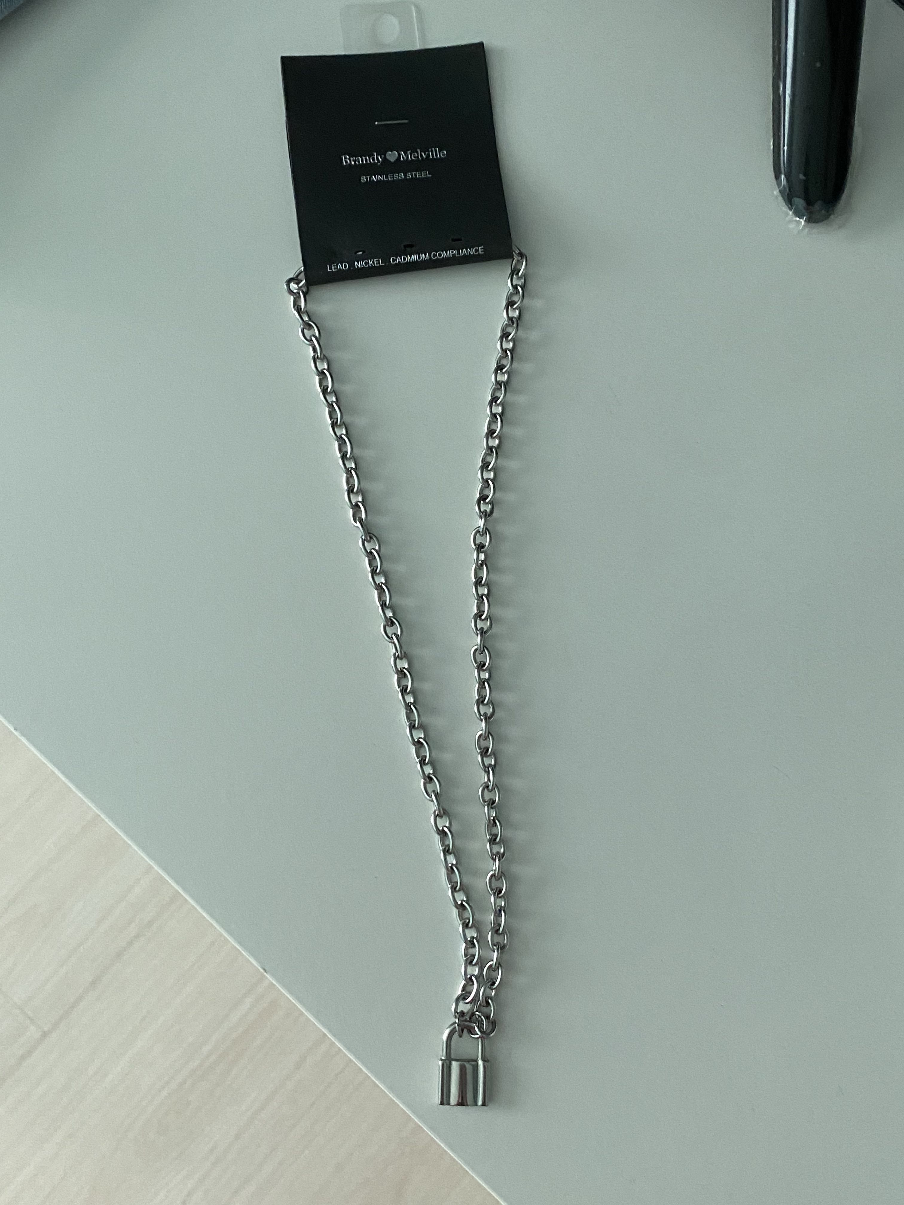 Brandy melville hotsell chain lock necklace