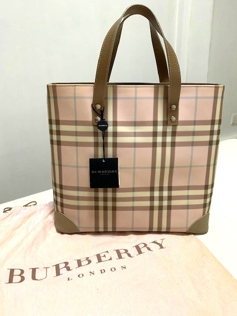 Burberry vintage check tote bag top