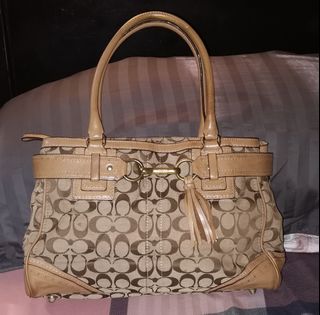 (Category: ) located in . Submitted by shoppeforless (Listing ID 1138632414, Image 1). Description: .