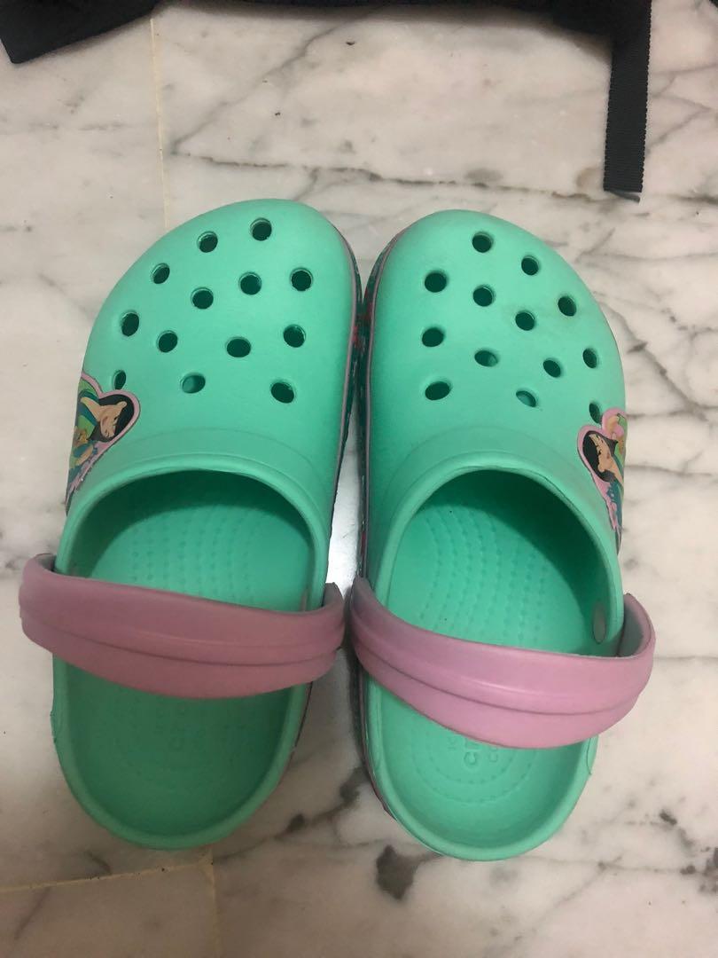 Crocs mulan best sale