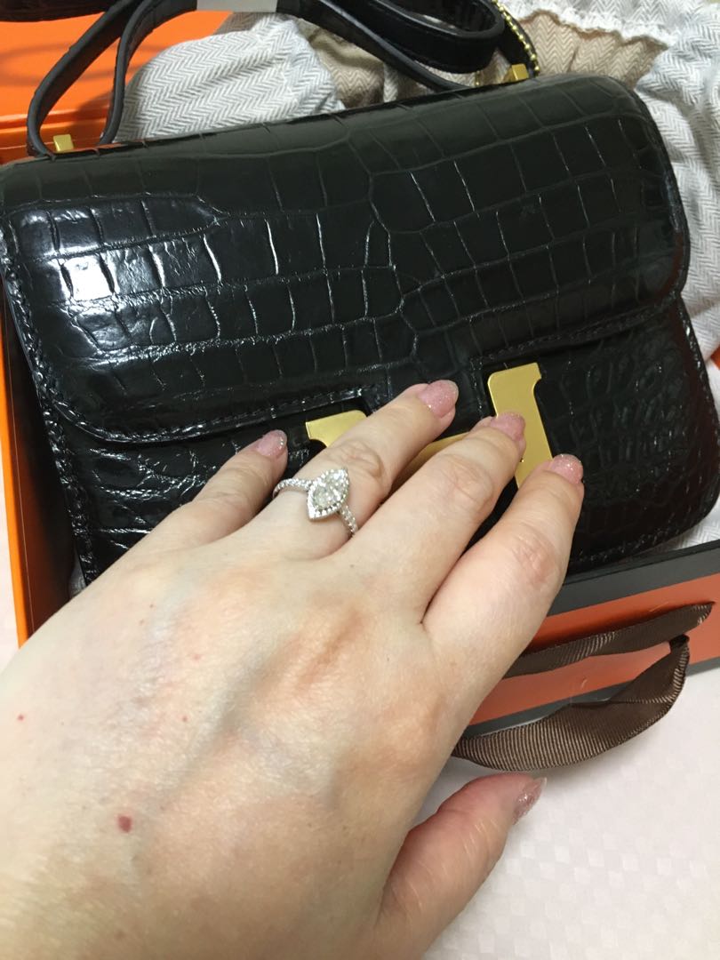 Customised crocodile leather shoulder bag Women s Fashion Bags
