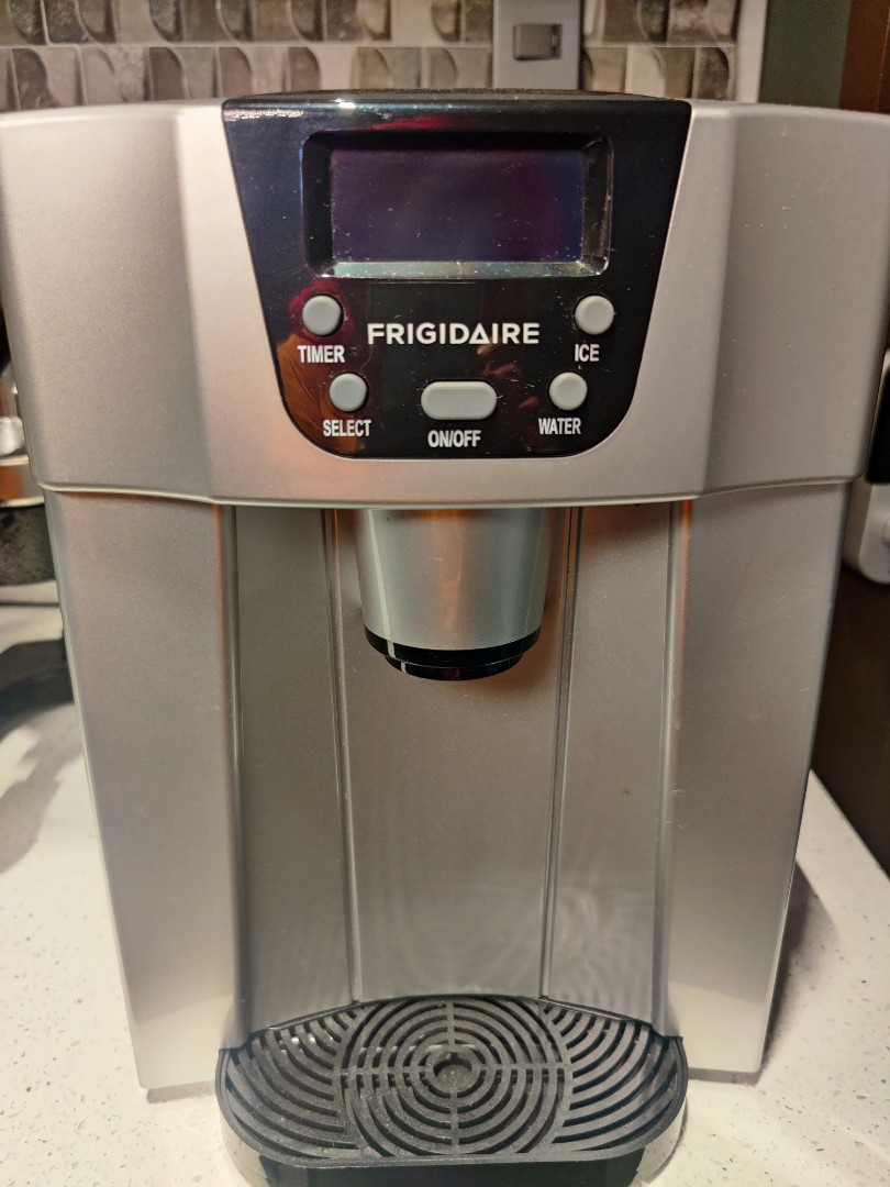 Frigidaire Portable Kitchen Countertop Ice Cube Maker & Water Dispenser