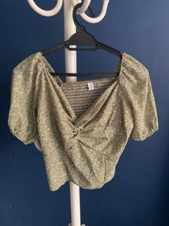 (Category: ) located in . Submitted by preloved_clos3t (Listing ID 1138680421, Image 1). Description: .