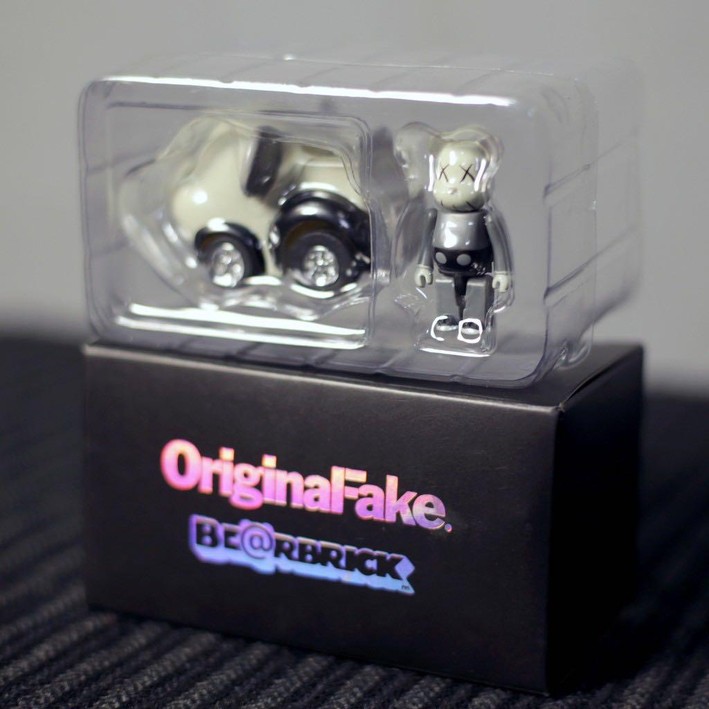 KAWS x Bearbrick x Takara Tomy ChoroQ Figure & Car Set Grey, 興趣及遊戲, 玩具