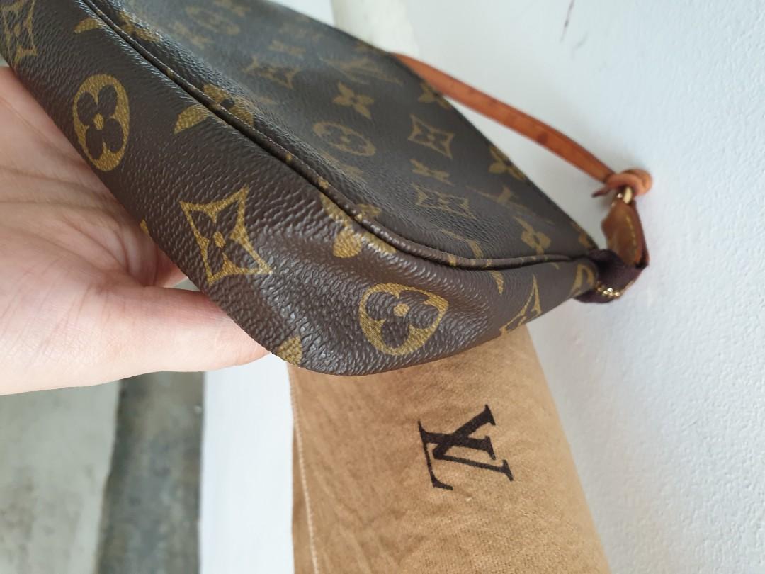 RARE 90's Louis Vuitton LV Classic Monogram Pochette Accessories Shoulder Bag  Vintage, Luxury, Bags & Wallets on Carousell