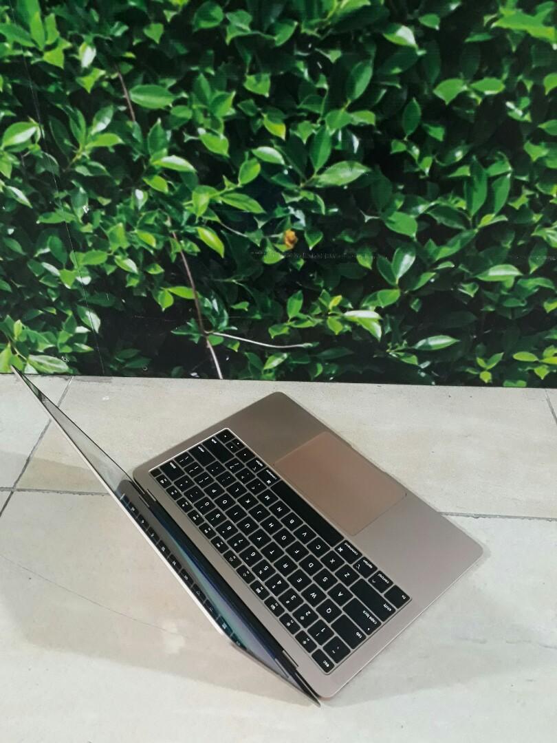 Macbook air retina 2019 (Category: Laptops & Notebooks) located in Makati City. Submitted by nk0004 (Listing ID 1138675002, Image 3). Description: Macbook Air Retina 2019 MacOs Catalina Specs processor 1.6Ghz Dual core intel core i5 memory 8gb 2133 Mhz Lpddr3 storage 128gb flash storage graphics intel uhd graphics 617 1536MB Size 13 inch with original charger / unit itself.