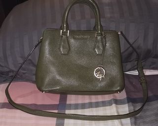 (Category: ) located in . Submitted by shoppeforless (Listing ID 1138632081, Image 1). Description: .