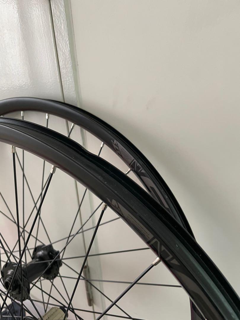 Nautilus size 27.5 rims plus hub. Front 110x15 Rear 148x12