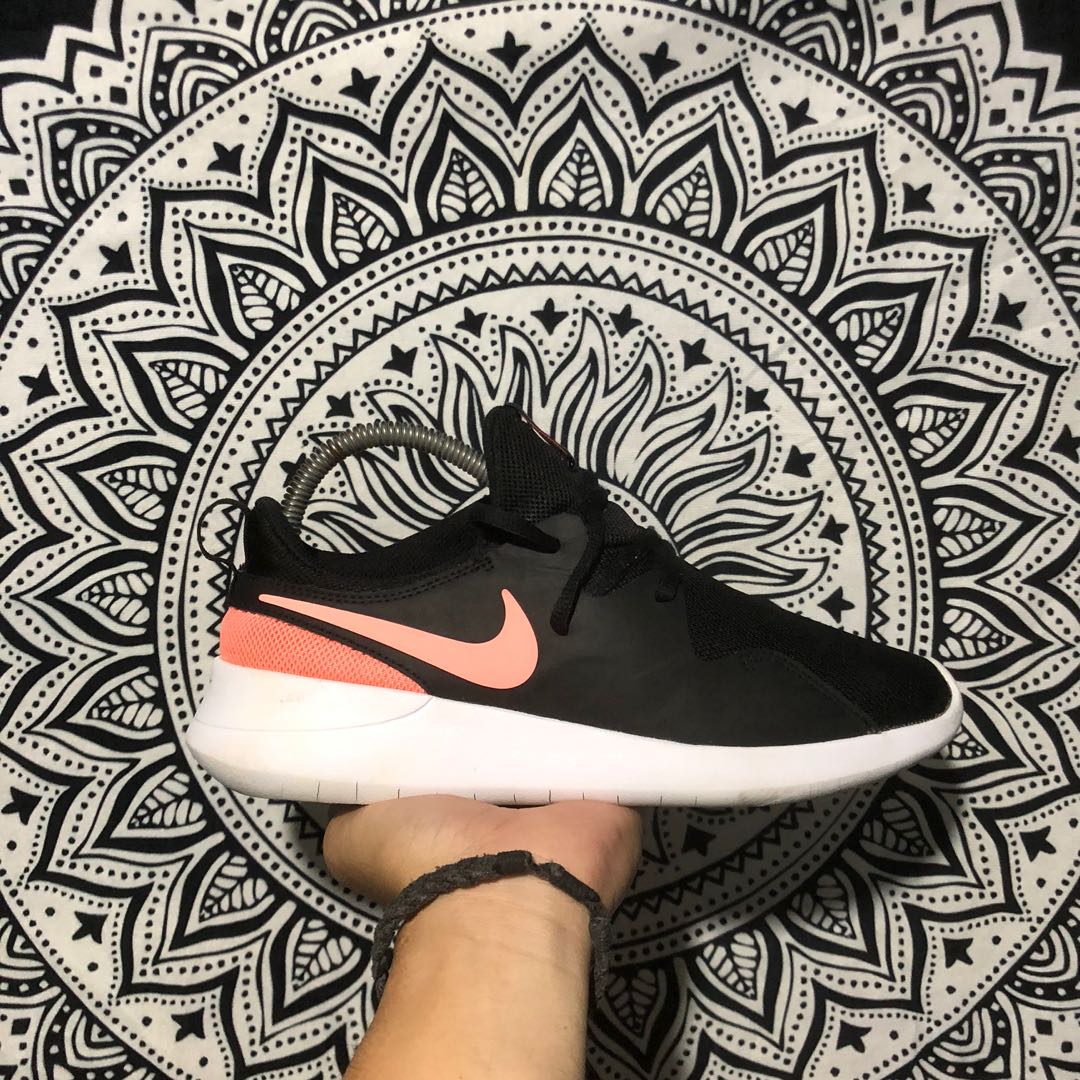 nike tessen pink
