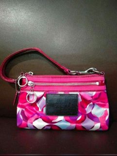 (Category: ) located in . Submitted by bagscollection88 (Listing ID 1138654600, Image 1). Description: .