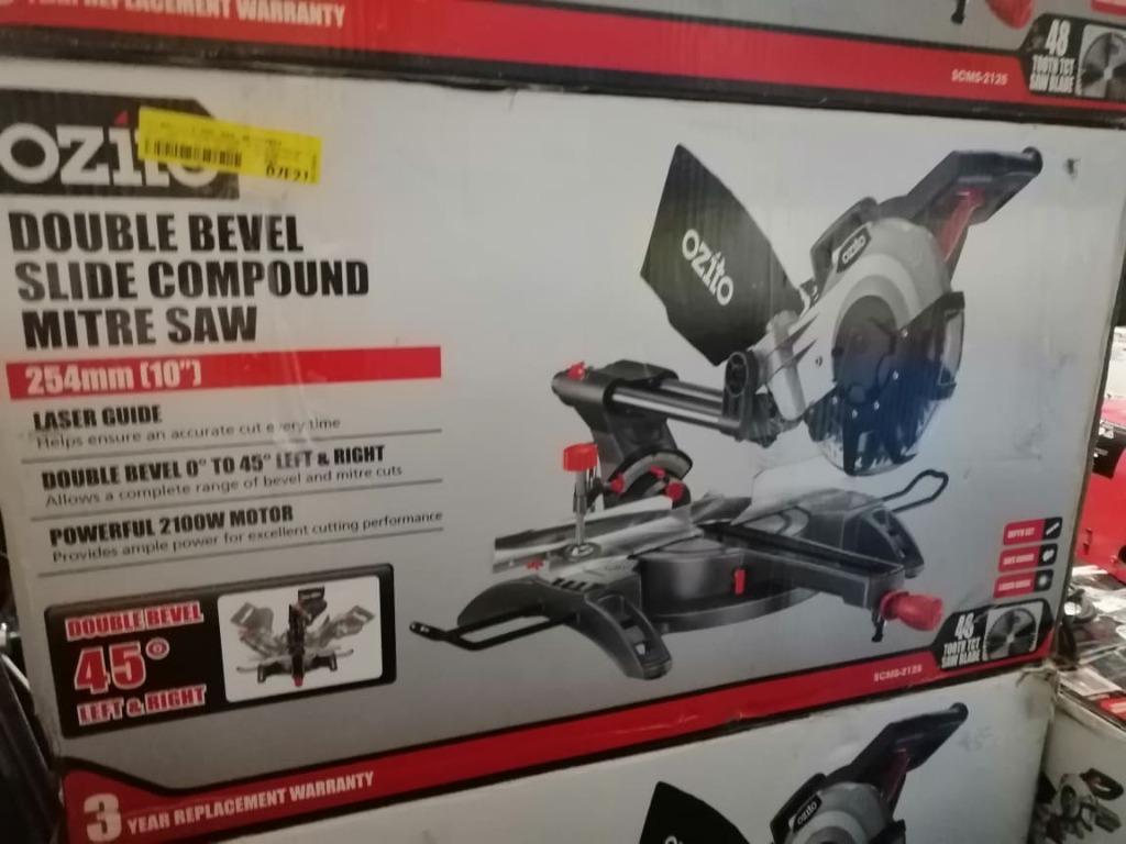 Ozito Double Bevel Sliding Compound Mitre Saw 2100W (Category: Construction Tools & Equipment) located in San Pedro. Submitted by aus-plus (Listing ID 1138650422, Image 2). Description: Ozito Double Bevel Sliding Compound Mitre Saw 2100W.