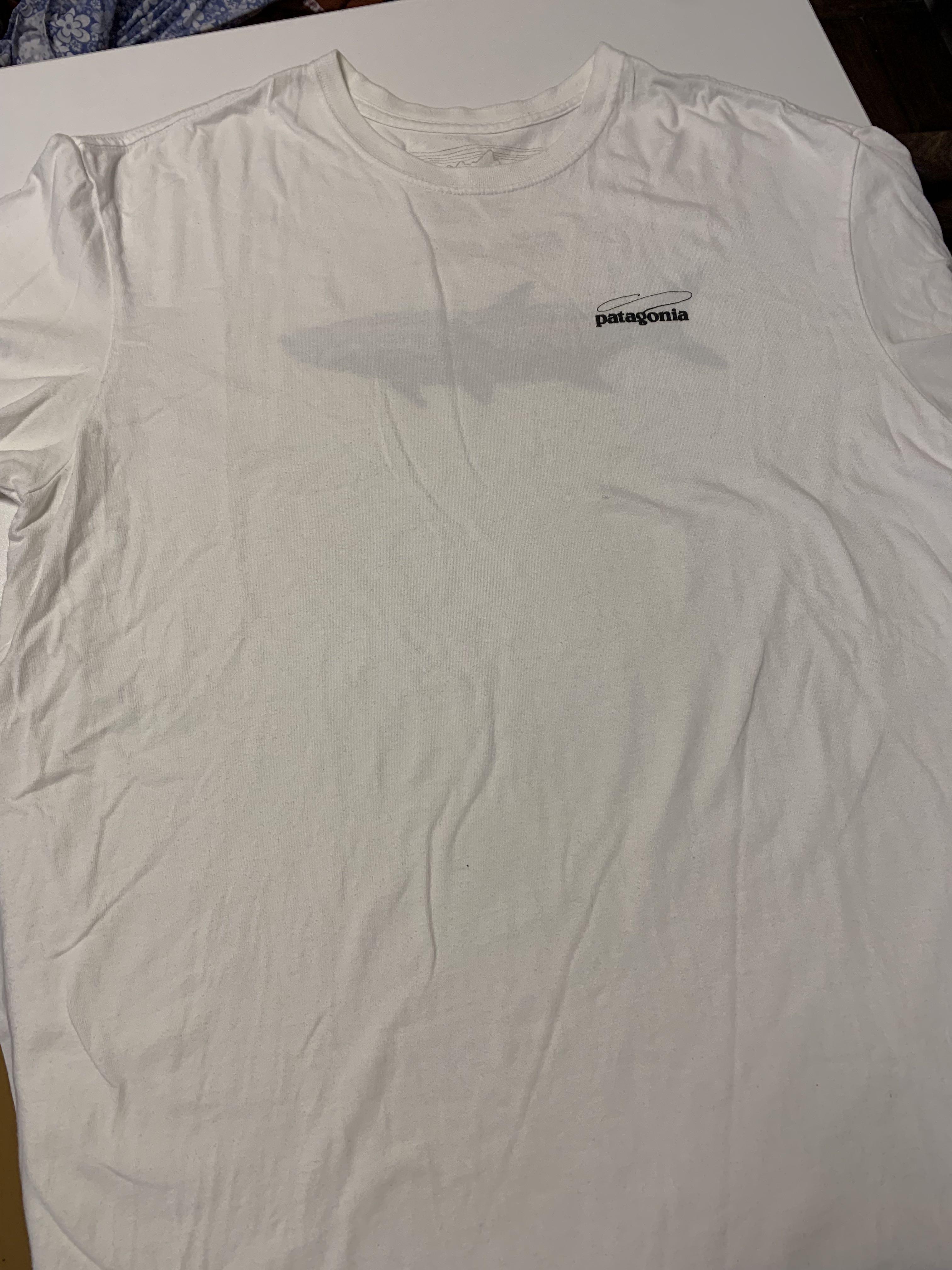 Patagonia fishing T shirt white Large, 男裝, 上身及套裝, T-shirt、恤衫、有領衫- Carousell