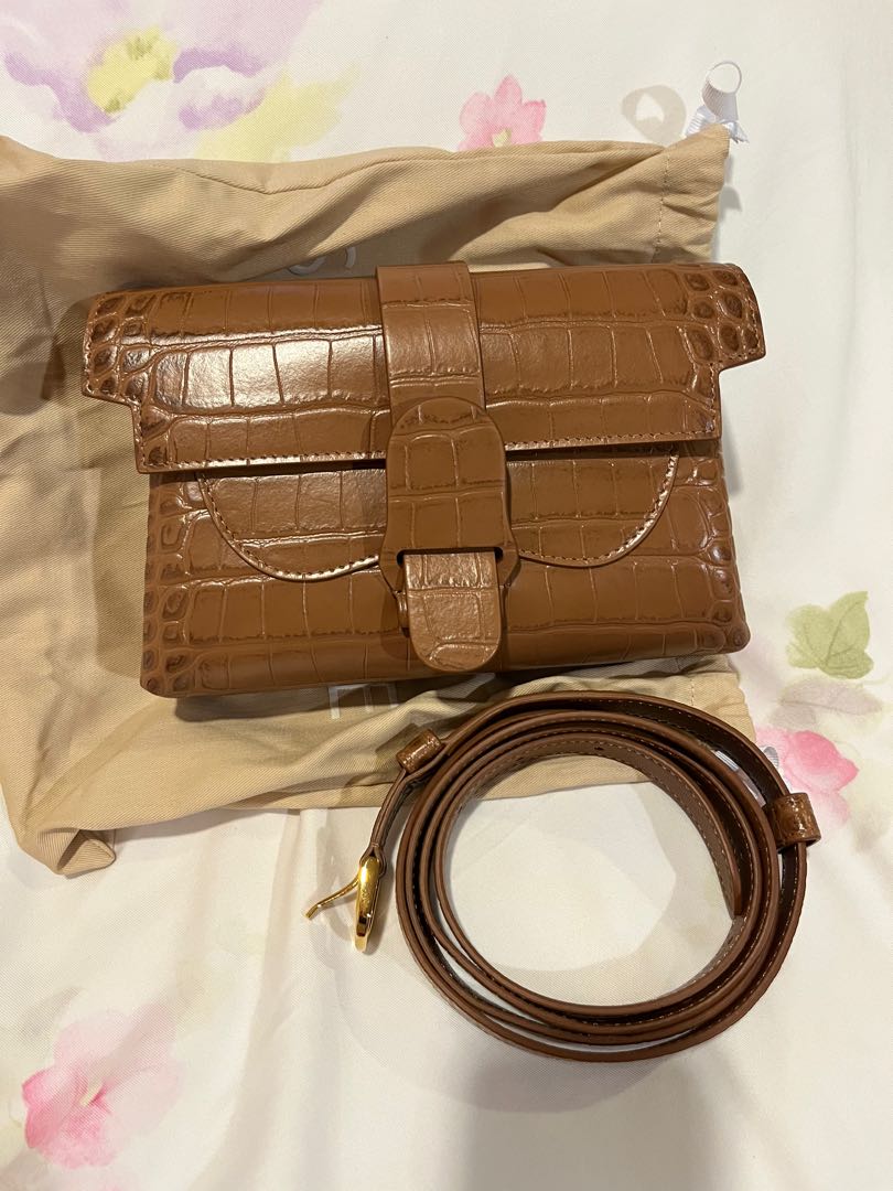 Senreve aria belt bag in Ice, Women's Fashion, Bags & Wallets, Cross-body  Bags on Carousell