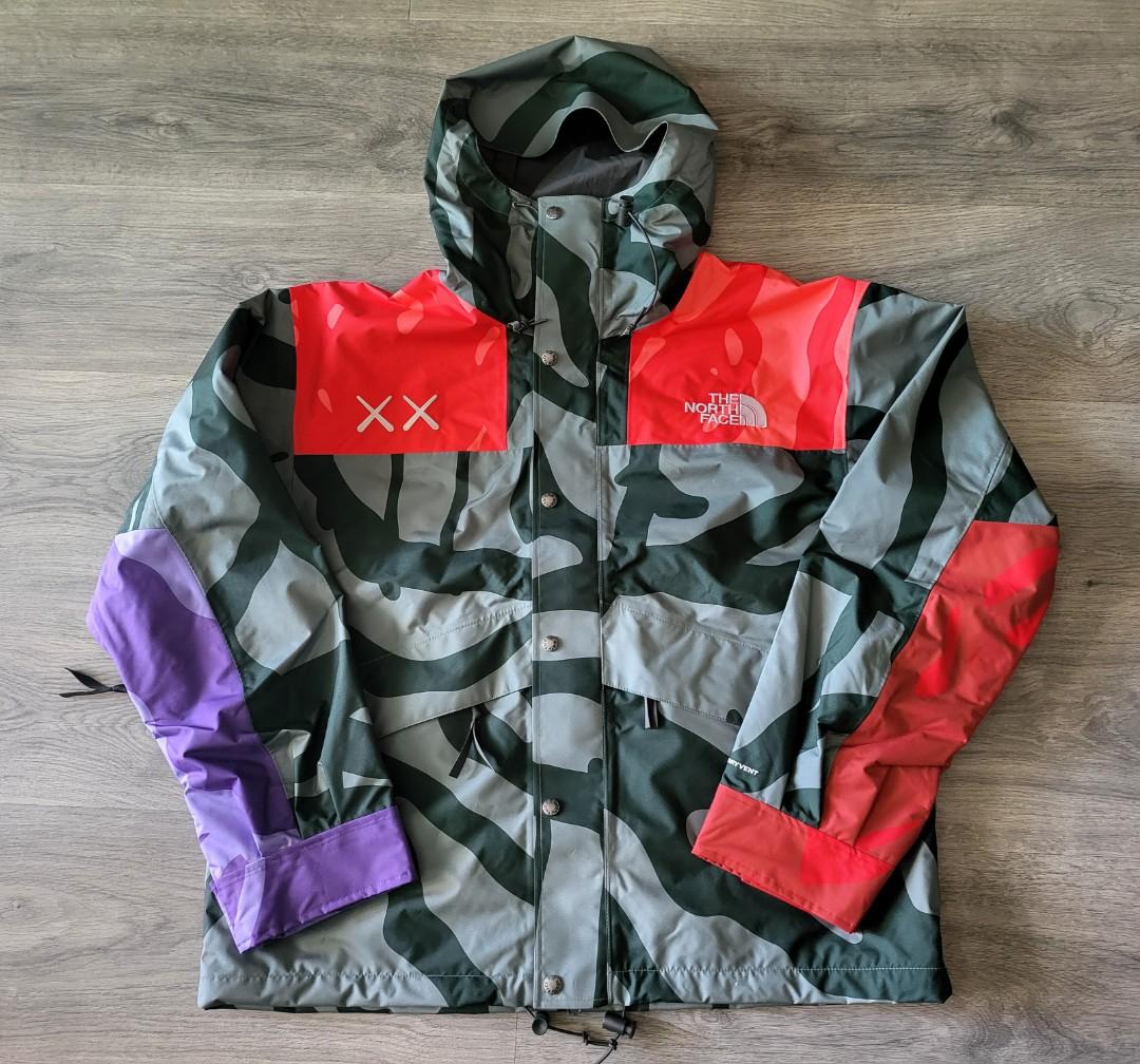 The North Face x Kaws 86 Mountain Jacket Size L, 男裝, 外套及戶外