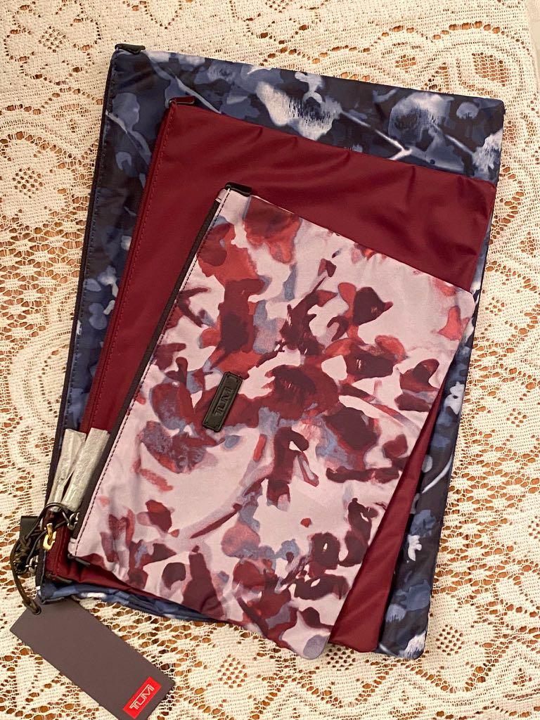 tumi pouch set