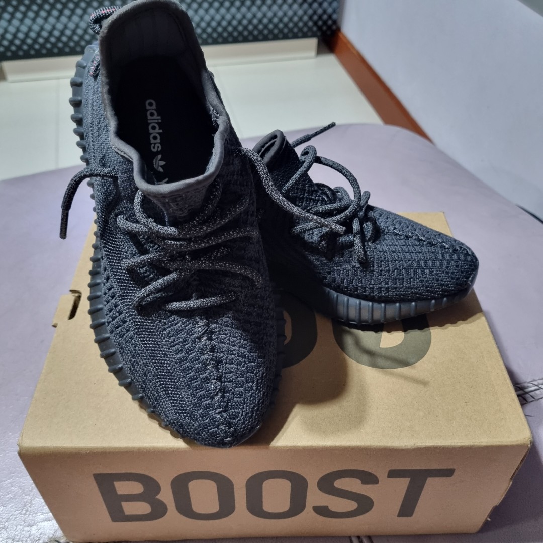 Yeezy 350 v2 Static Black, Luxury 