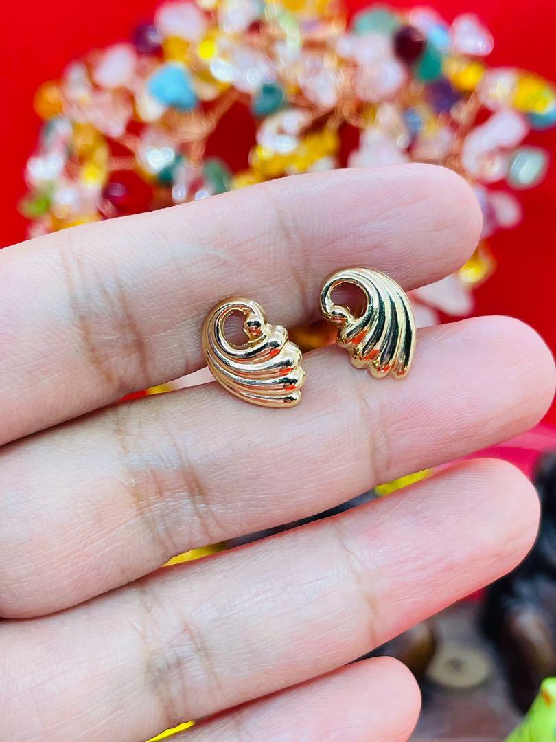 Gold stud clearance ring