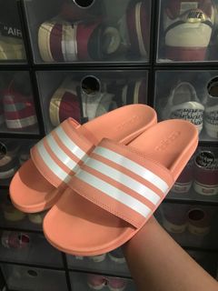 (Category: ) located in . Submitted by SneakerStash (Listing ID 1138833969, Image 1). Description: .