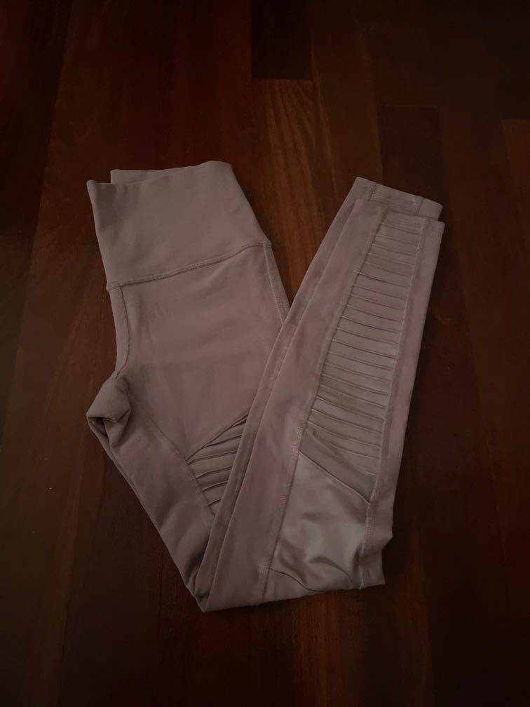 Alo Moto Leggings Dusted Plum Size S (Category: Activewear) located in Singapore. Submitted by plainjanestuff (Listing ID 1138935613, Image 1). Description: .