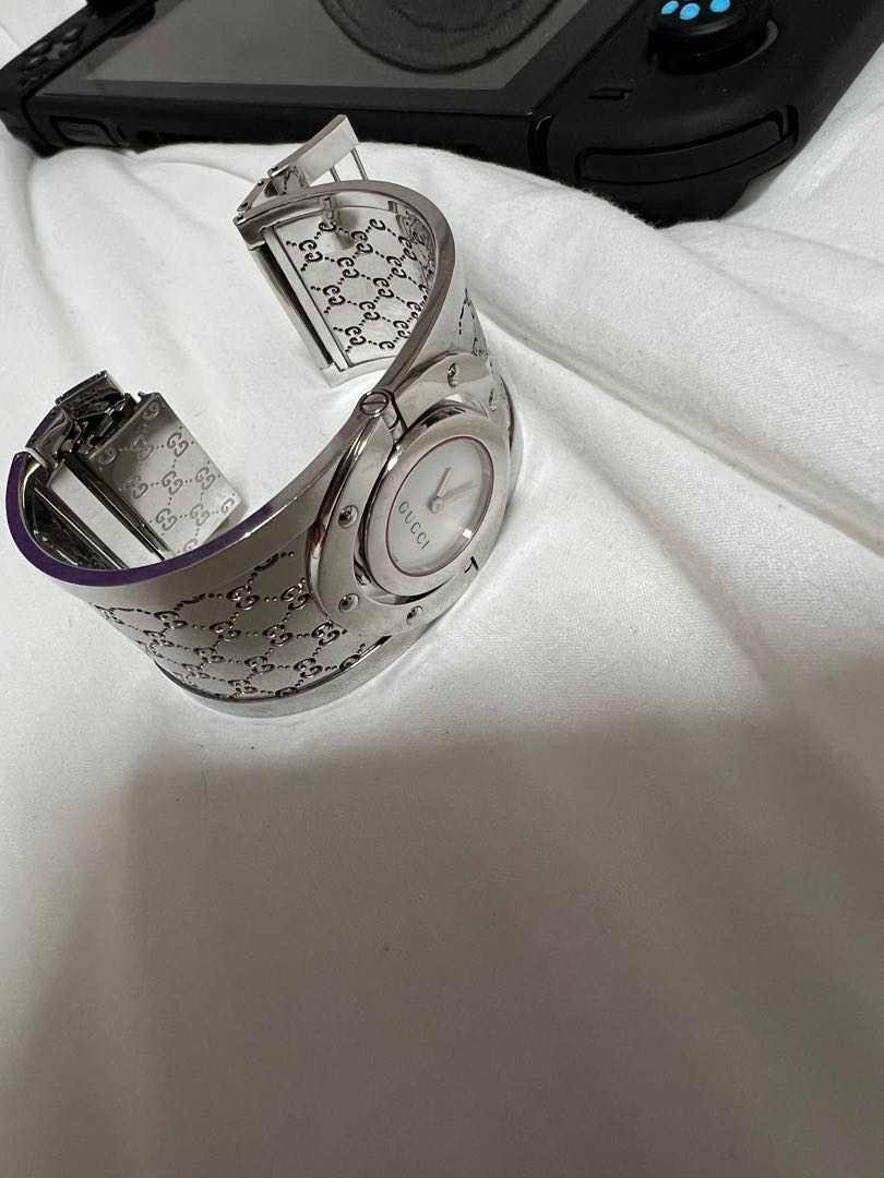 Authentic gucci bangle watch clearance