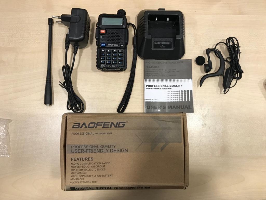 BAOFENG UV-5R WALKIE TALKIE FM TRANSCEIVER, Audio, Portable Music Players  on Carousell