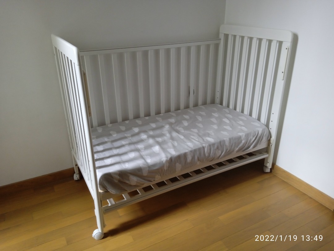 Beautiful baby cot Clearance
