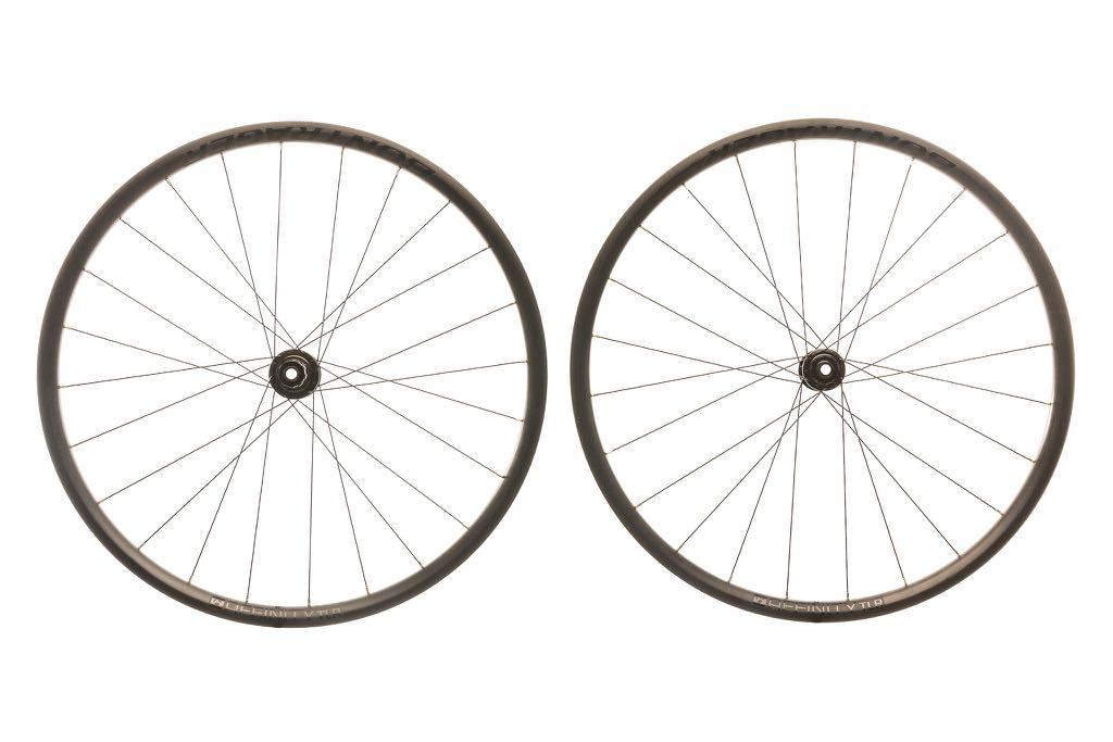 Bontrager Affinity TLR Disc Clincher 700c Wheelset, Sports