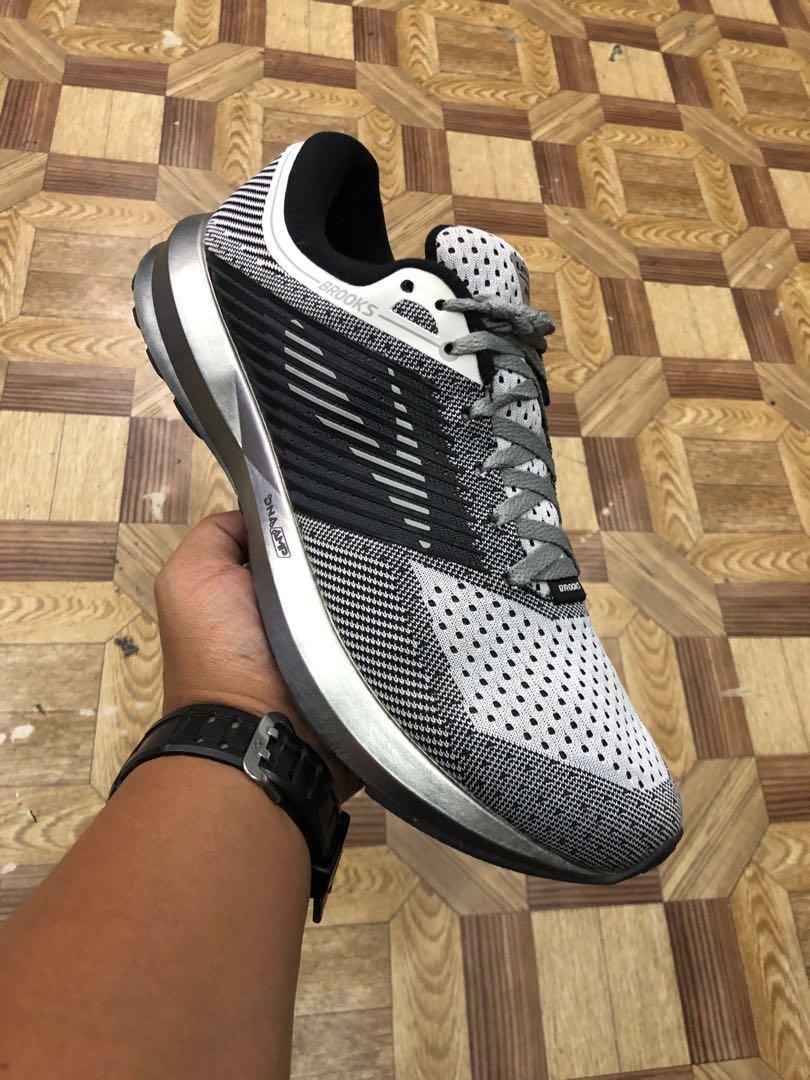 1800 levitate sneakers