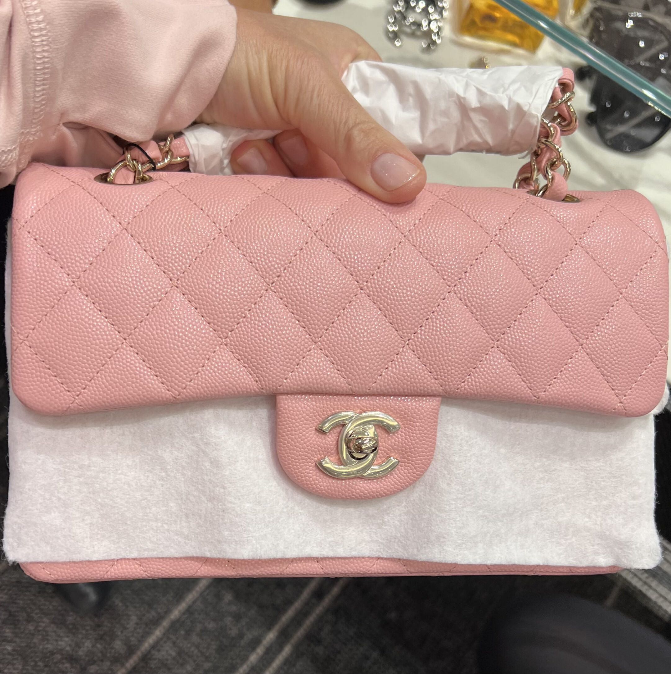 🍀ON HOLD🍀 Chanel 22C Sakura Pink Caviar Small Classic Flap Gold