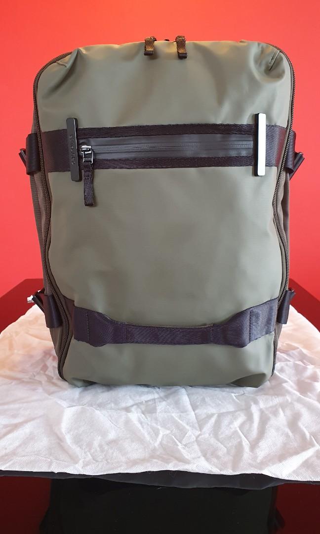 Crumpler Vis A Vis Laptop Backpack Men s Fashion Bags Backpacks on Carousell