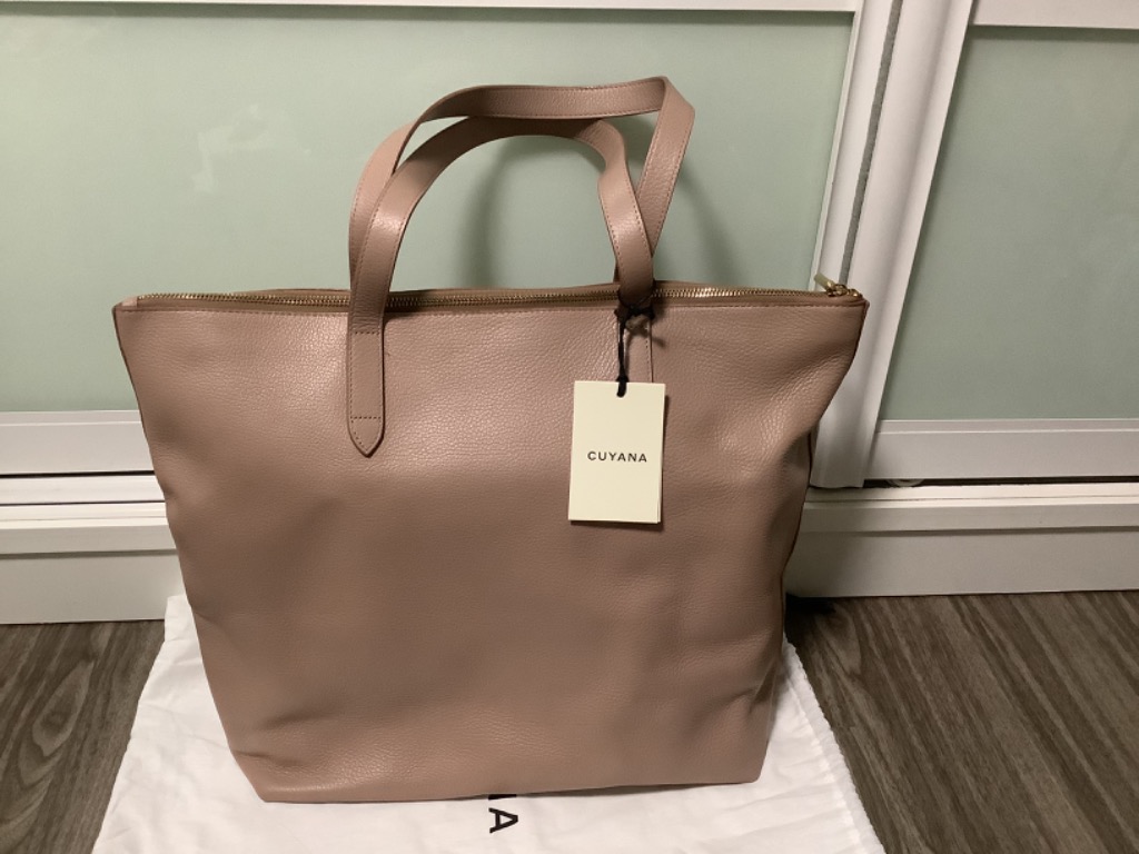 Review : Cuyana Classic Leather Zippered Tote