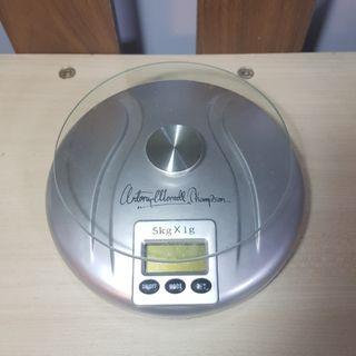 Digital Kitchen Scale by Chef Antony Worrall Thompson